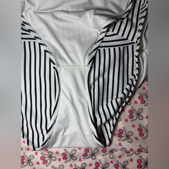 One piece swimsuit - Picture 11 of 11